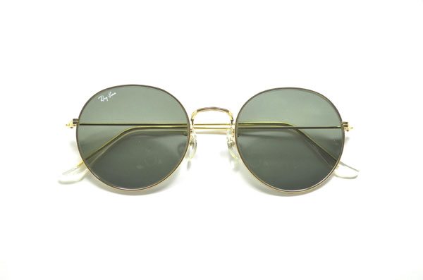 Ray-Ban（レイバン）「ROUND METAL LARGE」 価格：34,650円（税込） シンプルなシェイプに加え、サイズ感も絶妙。 image by Continuer 【クリックして拡大