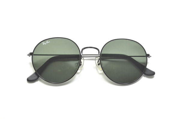 Ray-Ban（レイバン）「ROUND METAL LARGE」 価格：34,650円（税込） ブラックのフレームもカッコいい。 image by Continuer 【クリックして拡大】