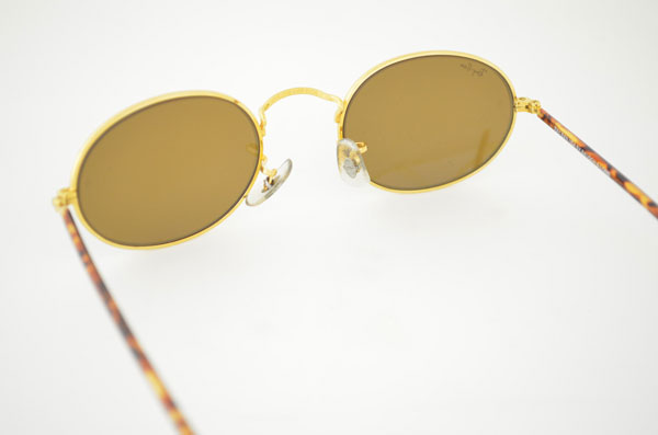 Ray-Ban（レイバン）「OVAL」 価格：34,650円（税込） 「OVAL（オーバル）」という名の通り、 たまご形のレンズシェイプが美しい。 image by Continuer 【クリックして拡大】