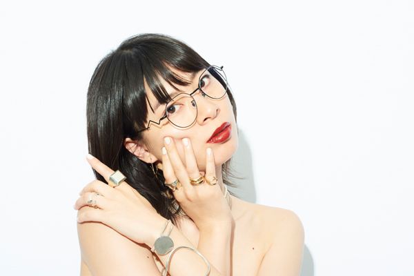 Zoff×LOVE BY e.m. eyewear collection ZO192023_14F1 着用イメージ・その1